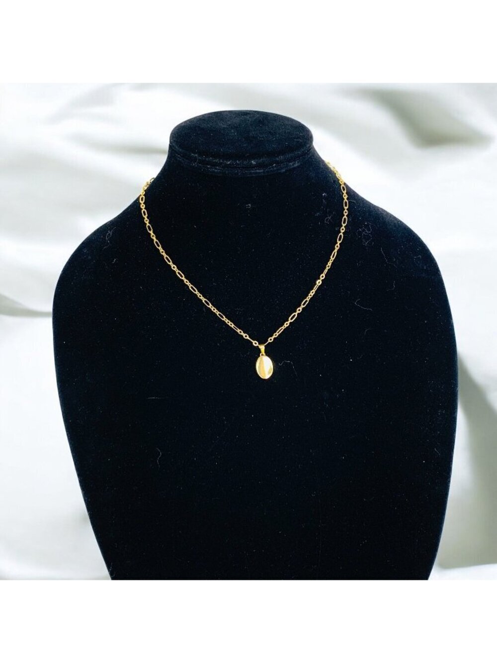 Gold-Plated Chain Necklace With Oval Pendant By Cendrรฉ 17"L + 1"